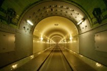 À l'intérieur du vieux tunnel de l'Elbe — Photo de stock