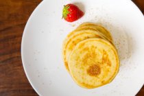 Pancakes pile and strawberry on plate — Stock Photo