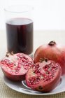 Pomegranates and pomegranate juice — Stock Photo