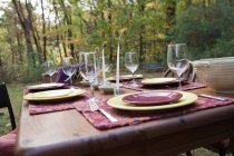Conjunto de mesa para jantar ao ar livre — Fotografia de Stock