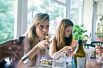 Young woman eating lunch in cafe — Stock Photo