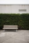Veduta di panchina vuota in un parco, Germania — Foto stock
