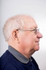 Profil des älteren Mannes mit Brille — Stockfoto