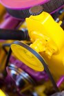 Фіолетовий автомобіль двигуна — стокове фото