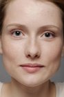 Крупним планом обличчя молодої жінки — стокове фото