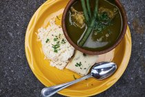 Overhead view of bowl of fresh soup with green beans,  Antigua, Guatemala — Stock Photo