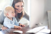 Mother and baby boy looking at computer — Stock Photo