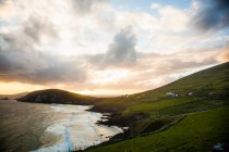 Falaises au coucher du soleil, Dunquin, Kerry, Irlande — Photo de stock