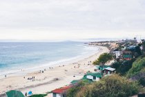 Вид на красивый пляж в новом рвении — стоковое фото