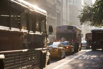 Tráfico en la ciudad de Nueva York - foto de stock
