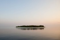 Isla Havodigalaa en el atolón del sur de Huvadhu - foto de stock