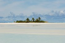 Остров в южной части Тихого океана — стоковое фото