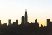 Empire State Building e horizonte — Fotografia de Stock