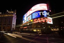 Piccadilly Circus London bei Nacht, Langzeitbelichtung — Stockfoto