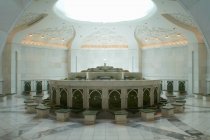 Ornate monument under mosque skylight — Stock Photo