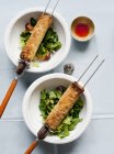 Egg rolls with mixed salads — Stock Photo
