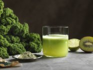 Green raw juice — Stock Photo