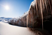 Vista di ghiaccioli congelati contro cielo blu, Groenlandia — Foto stock