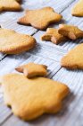 Gros plan sur les biscuits au pain d'épice de Noël — Photo de stock