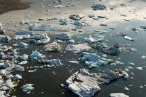 Icebergs em Jokulsarlon lagoa — Fotografia de Stock