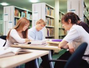 Teenagers studying in the library — Stock Photo