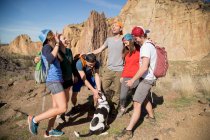Backpackers on vacation, Smith Rock State Park, Oregon — Stock Photo