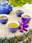 Tazze di tè e teiera — Foto stock