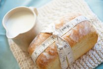 Measuring tape on bread — Stock Photo