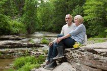 Mature couple outdoors in rural scene — Stock Photo