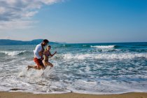 Couple running on the beach — Stock Photo