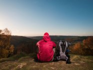 Rear view of hiker overlooking rural landscape — Stock Photo