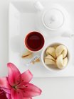 Tray of fortune cookies, sauce and tea — Stock Photo