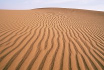 Wavy sand texture in desert dune — Stock Photo