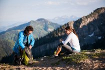 Wanderer machen Pause, Sunset Peak Trail, Catherine 's Pass, Wasatch Mountains, Utah, USA — Stockfoto