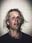 Портрет виснаженої молодої жінки перед тренуванням кросфіту — стокове фото