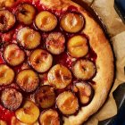 Top view of baked plum tart in dish — Stock Photo