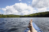 Feet up on canoe, New Milford, Pennsylvania, US — Stock Photo