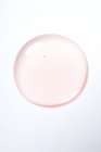 Рожева рідка бульбашка на сірому фоні — стокове фото