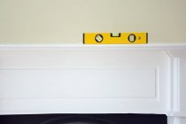 Spirit level on a mantlepiece — Stock Photo