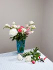 Flowers bouquet in vase — Stock Photo