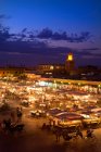 Vista aérea do mercado ao ar livre à noite — Fotografia de Stock