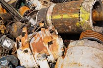 Двигатели на свалке отходов — стоковое фото