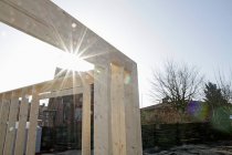 Sun shining on building on site — Stock Photo