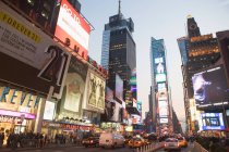 Times Square während der Abendzeit, New York City, USA — Stockfoto