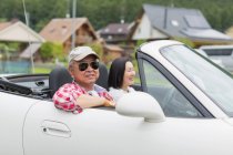 Couple enjoying leisurely drive in sports car — Stock Photo