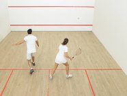 Mann und Frau spielen Squash — Stockfoto