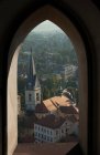 Igreja campanário visto através da janela da torre — Fotografia de Stock
