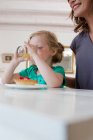 Mother and daughter having breakfast — Stock Photo