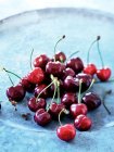Plate of ripe cherries — Stock Photo