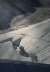 Arrampicatori lontani sul ghiacciaio, Alpi, Canton Berna, Svizzera — Foto stock